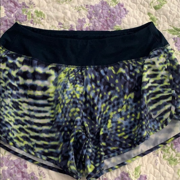 Nike Dry Fit Running Shorts Sz Medium - Picture 1 of 6